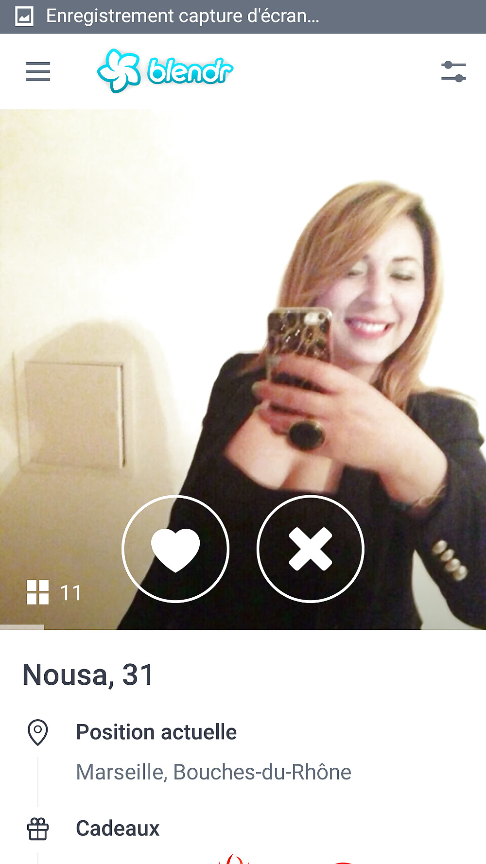 Jolie fille à la bouche humide attend un mec TTBM pour se faire baiser en semaine